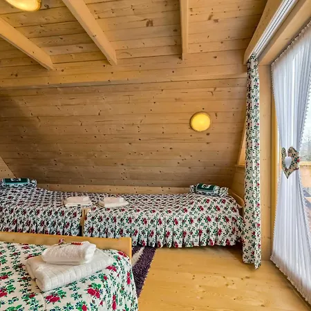 W Bialce Z Jacuzzi W Ogrodzie Alpesi faház *