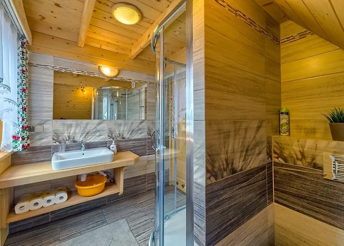 W Bialce Z Jacuzzi W Ogrodzie Dağ evi *